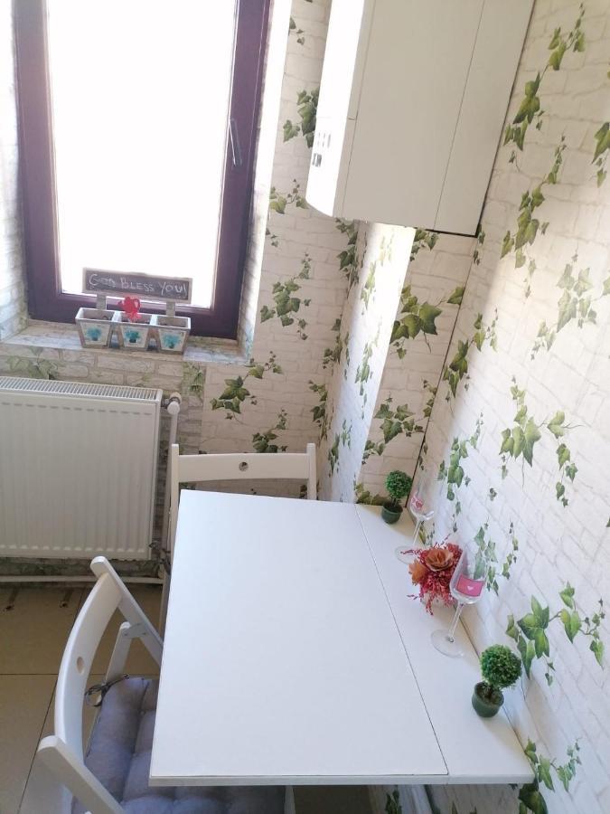 Dorian Apart Constanta Luaran gambar
