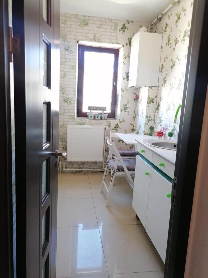 Dorian Apart Constanta Luaran gambar